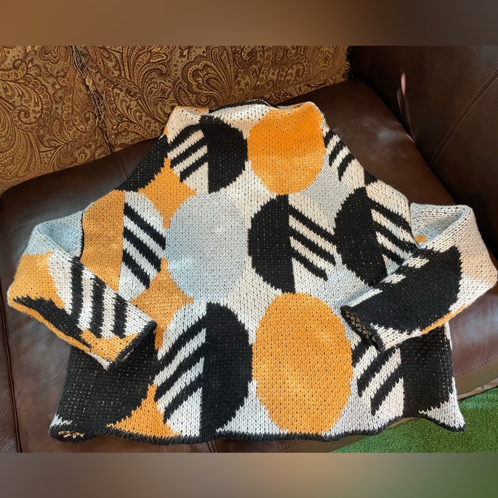 Pink Ripple Unique Geometric Design Sweater, Women’s L